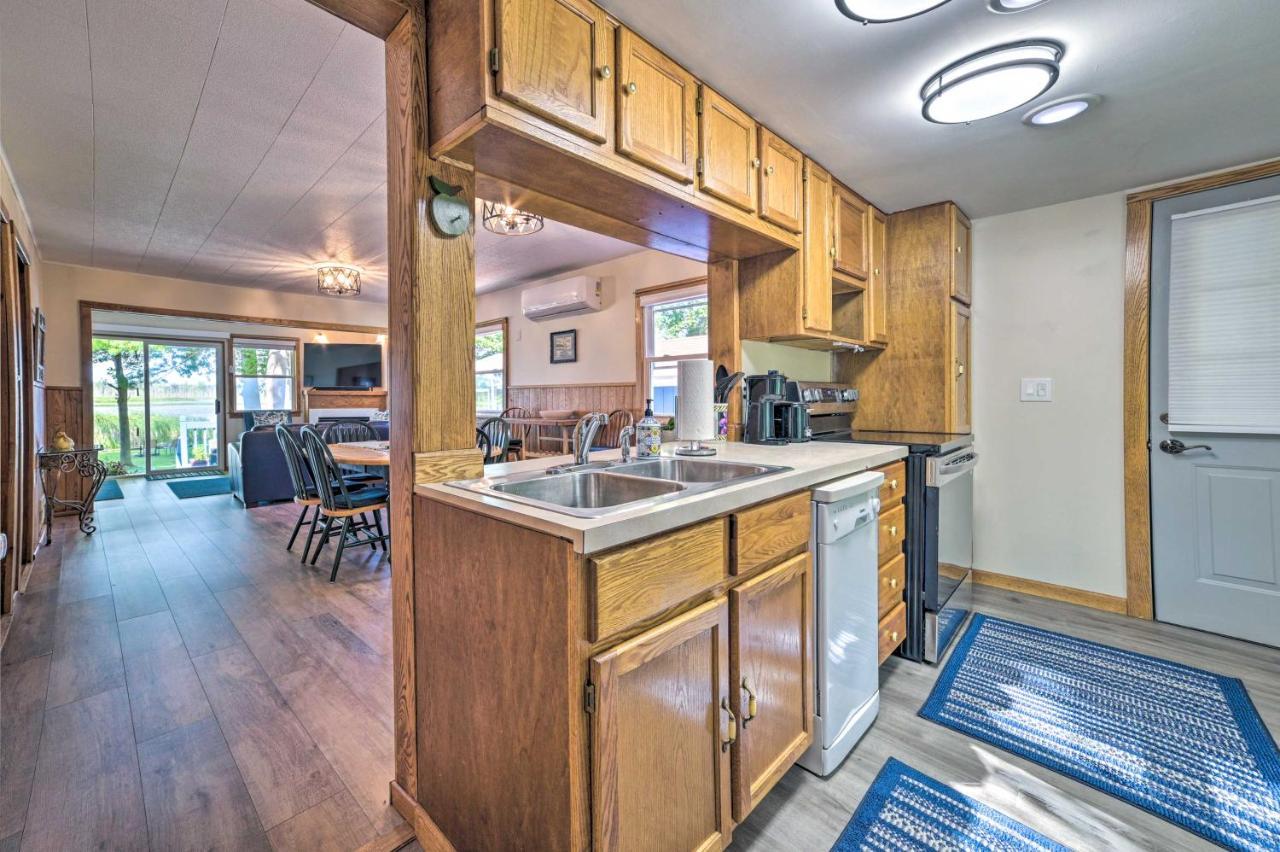 East Tawas Lakefront Getaway With Kayaks And Deck 외부 사진